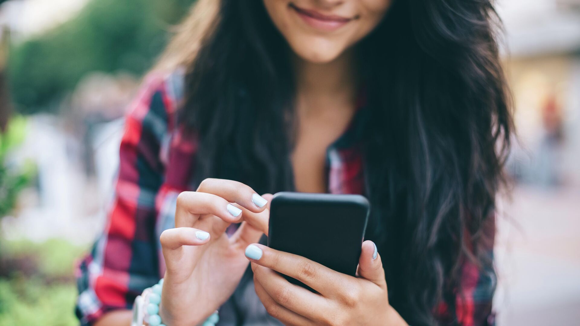 Подросток со смартфоном - РИА Новости, 1920, 23.05.2024