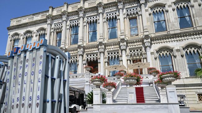 Дворец Чираган в Стамбуле, где проходили переговоры России и Украины