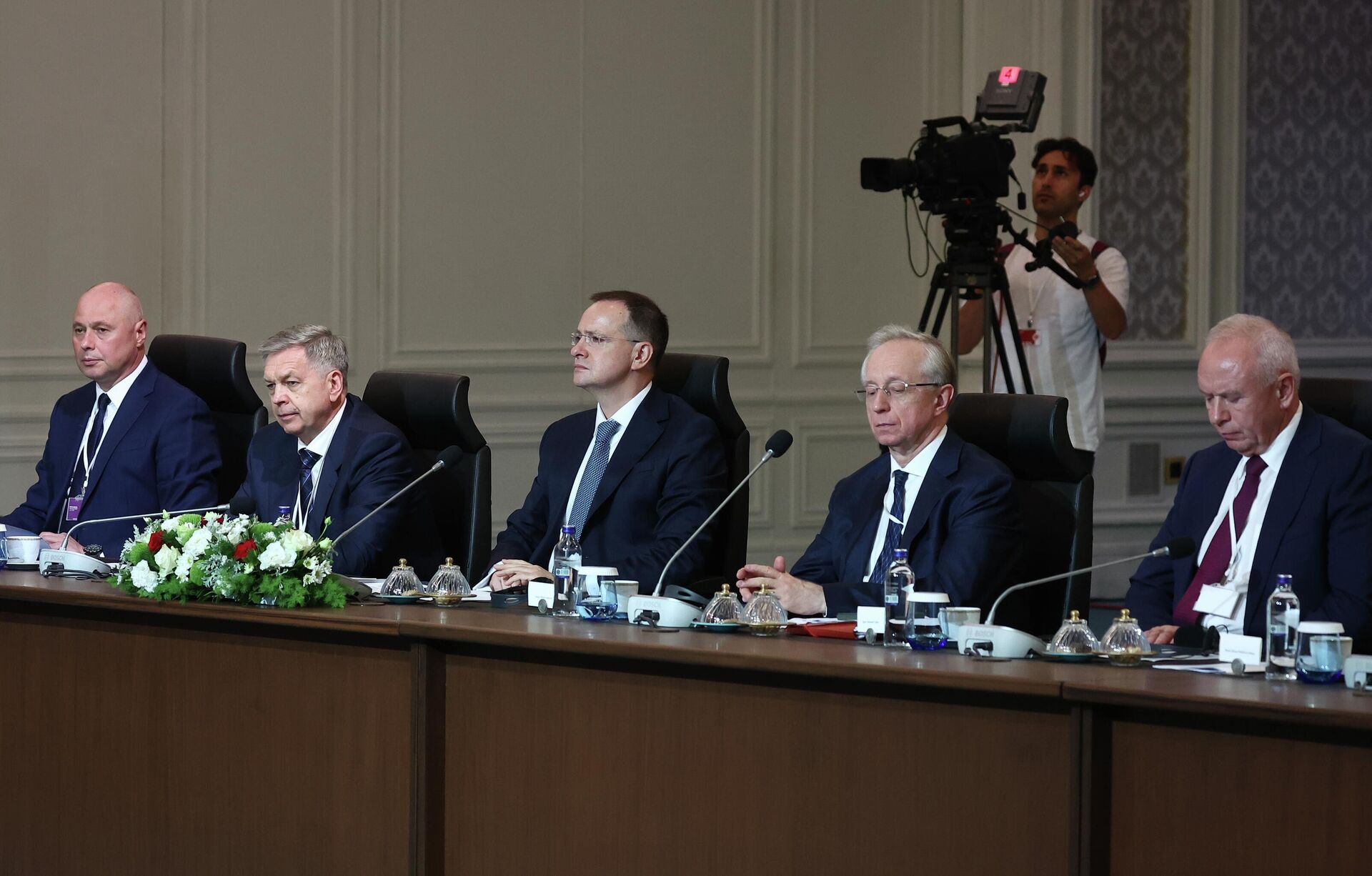 Российская делегация на переговорах с представителями Украины во дворце Чираган в Стамбуле - РИА Новости, 1920, 23.07.2025
