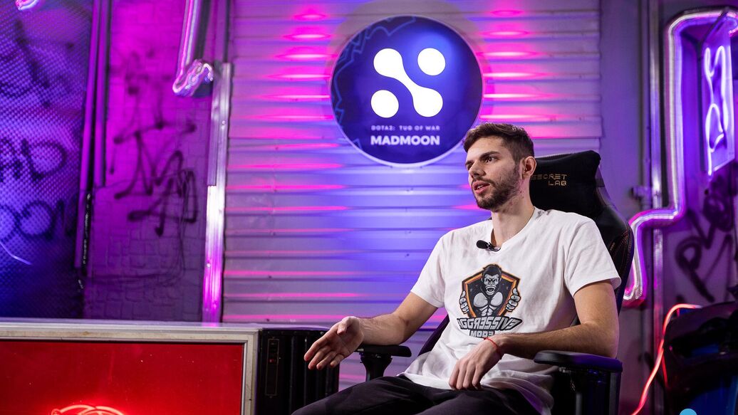 "От чемпиона "мажора" до доставки еды": Украинец живет на пособие в Англии