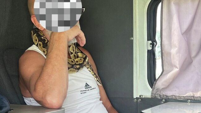 Пьяный житель Камчатки со змеей приехал в ГАИ жаловаться на лишение прав.