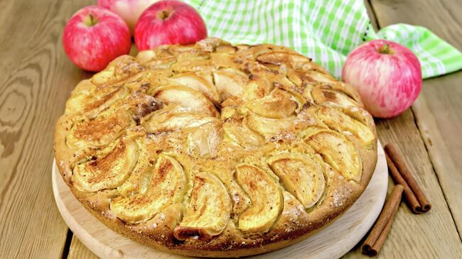 Шарлотка с яблоками