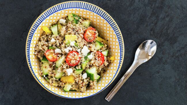 Салат с киноа и овощами