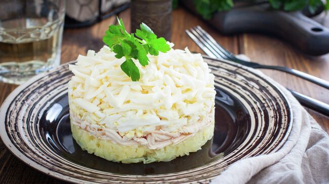 Салат с копченой курицей Салат с копченой курицей
