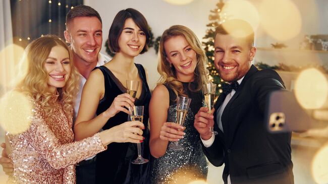 Друзья отмечают Новый год