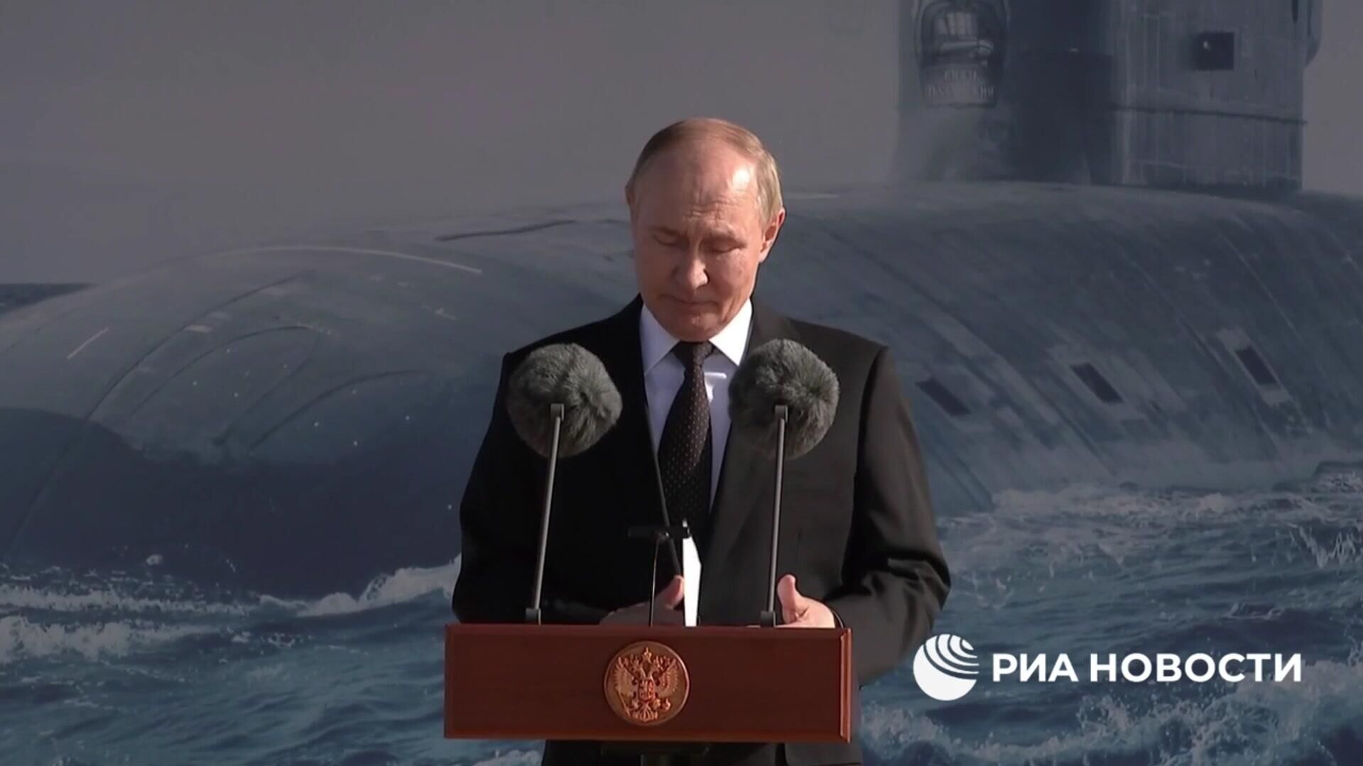 Путин на церемонии поднятия флага на атомном подводном ракетоносце Князь Пожарский - РИА Новости, 1920, 24.07.2025