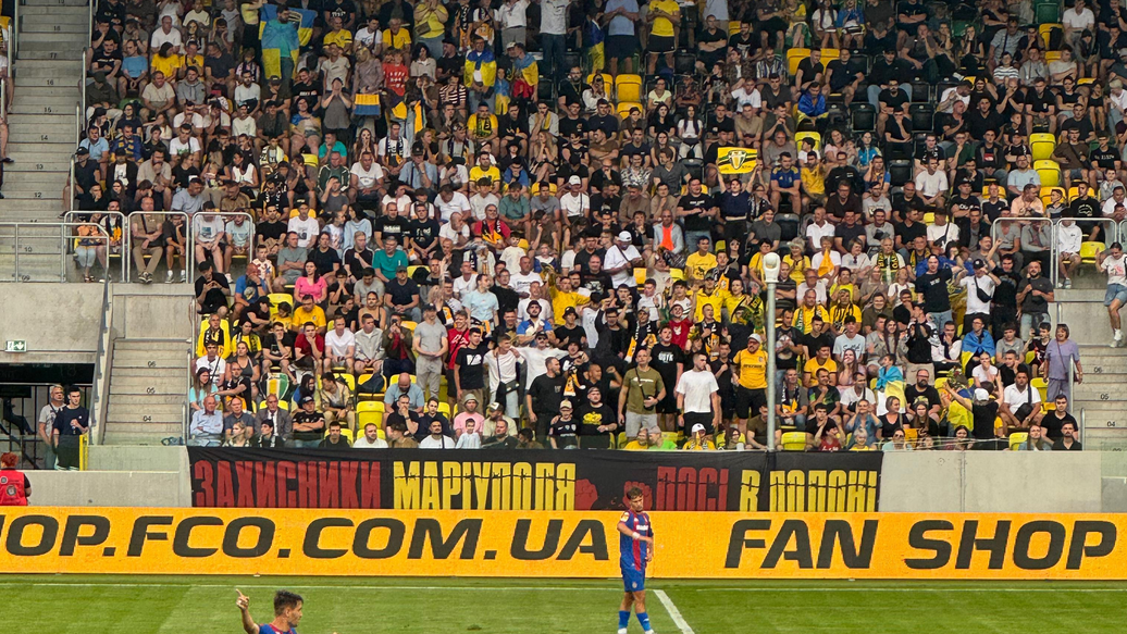 "Александрии" запретили выходить на поле с флагом Украины после провокации