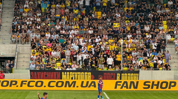 Украинские фанаты Александрии во время матча Лиги конференций против Партизана