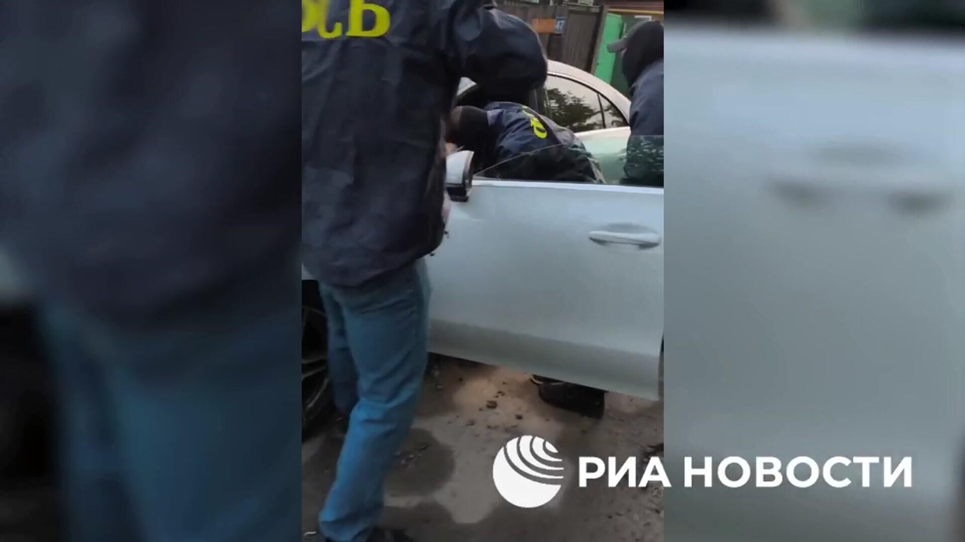 Кадры задержания группы мошенников, вымогавшей у россиян средства в особо крупном размере  - РИА Новости, 1920, 25.07.2025