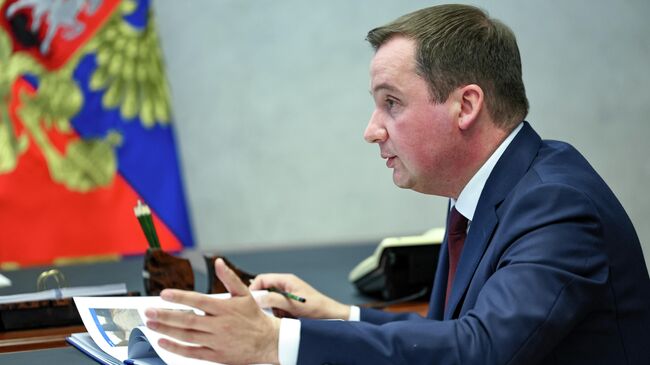 Губернатор Архангельской области Александр Цыбульский во время встречи с президентом РФ Владимиром Путиным. 24 июля 2025