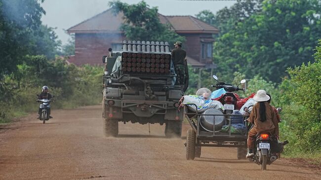 Военная техника Камбоджи в провинции Оддармеантьей на границе с Таиландом