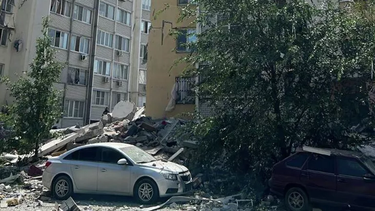 Последствия взрыва бытового газа в жилом доме в Саратове