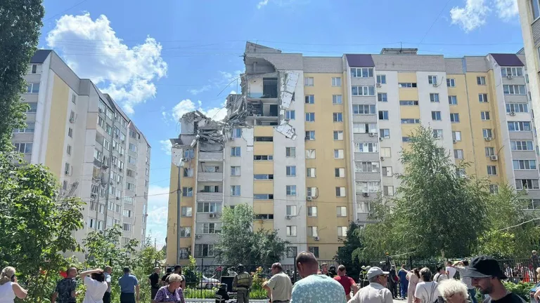 Последствия взрыва бытового газа в жилом доме в Саратове