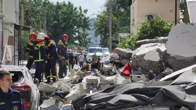 Место взрыва газа в жилом доме в Саратове