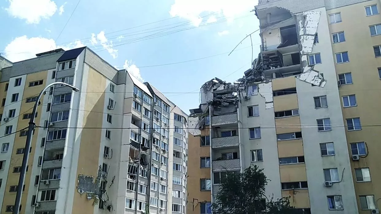 МЧС: угроза обрушения сохраняется в доме в Саратове после взрыва газа