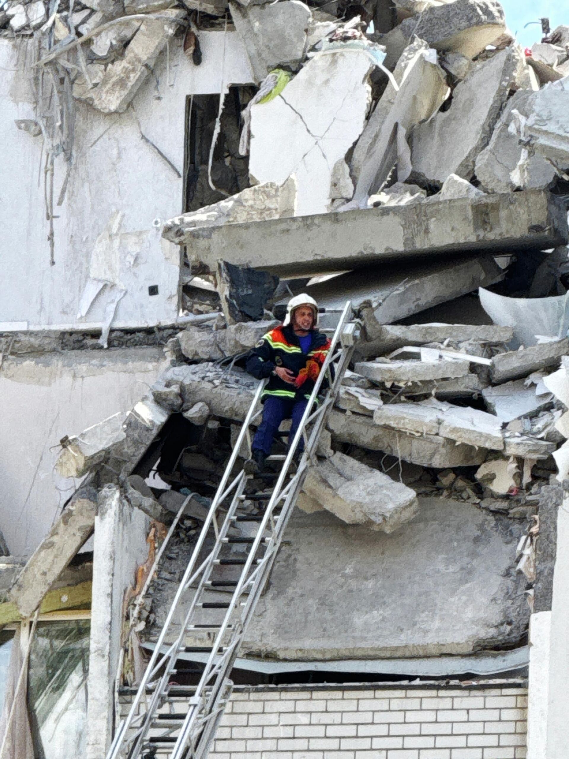 Последствия взрыва бытового газа в подъезде 10-этажного жилого дома в Саратове - РИА Новости, 1920, 25.07.2025