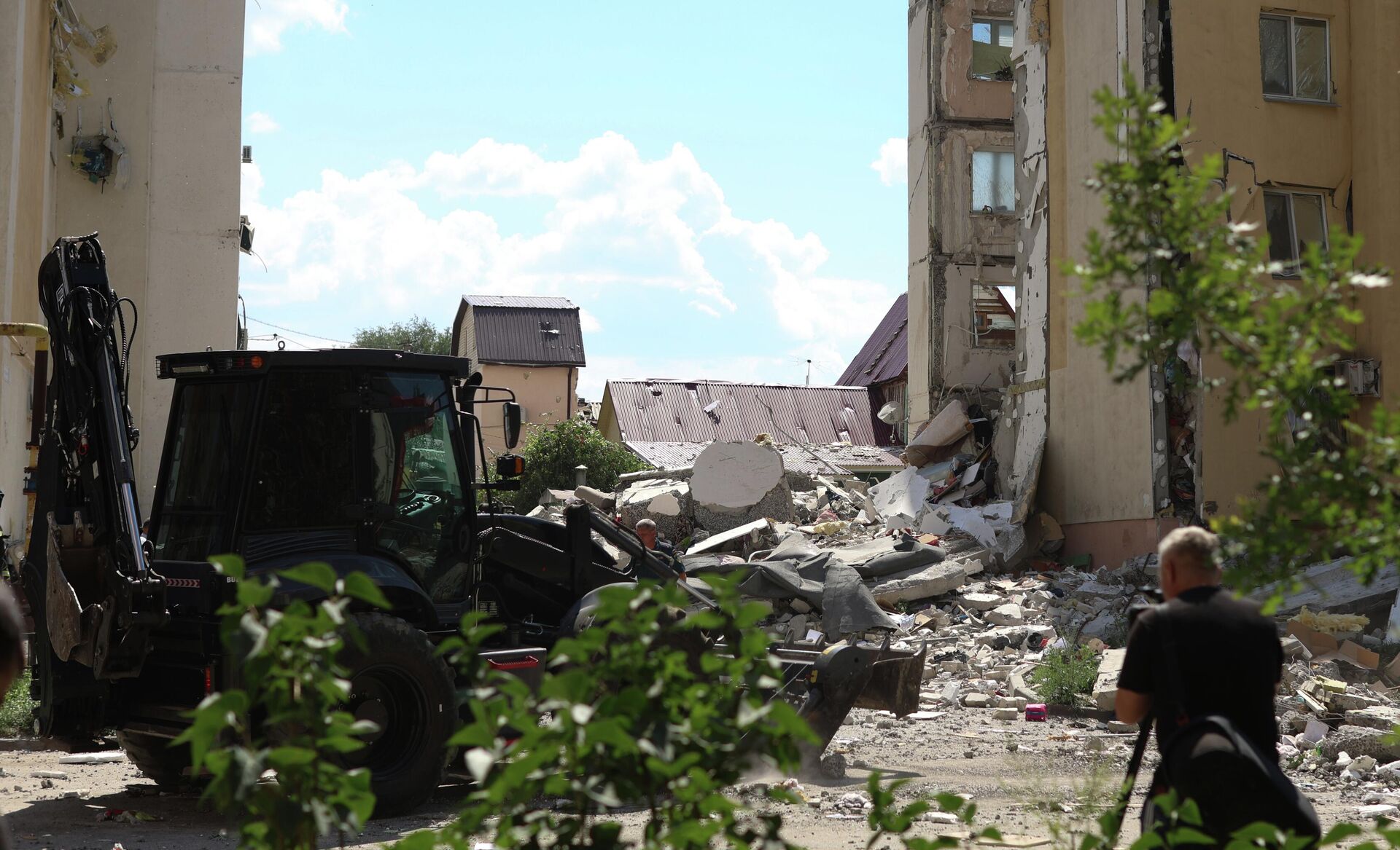 Последствия взрыва бытового газа в подъезде 10-этажного жилого дома в Саратове Последствия взрыва бытового газа в подъезде 10-этажного жилого дома в Саратове - РИА Новости, 1920, 25.07.2025