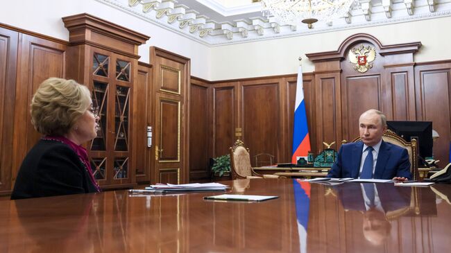 Президент Владимир Путин встретился с председателем Совета Федерации РФ Валентиной Матвиенко