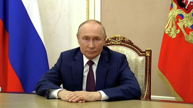 Путин поздравил моряков с Днем Военно-морского флота Путин поздравил моряков с Днем Военно-морского флота