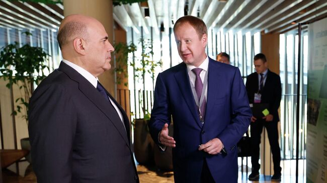 Председатель правительства РФ Михаил Мишустин и губернатор Алтайского края Виктор Томенко во время встречи. 26 июля 2025 Председатель правительства РФ Михаил Мишустин и губернатор Алтайского края Виктор Томенко во время встречи. 26 июля 2025