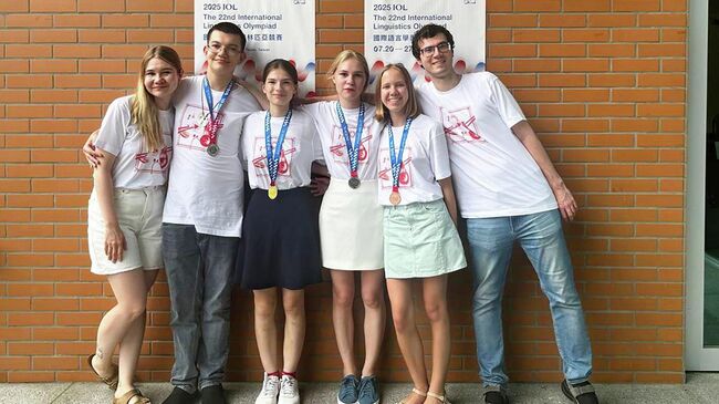 Московские школьники, завоевавшие золотые и серебряные медали на Международной олимпиаде по лингвистике в Тайване