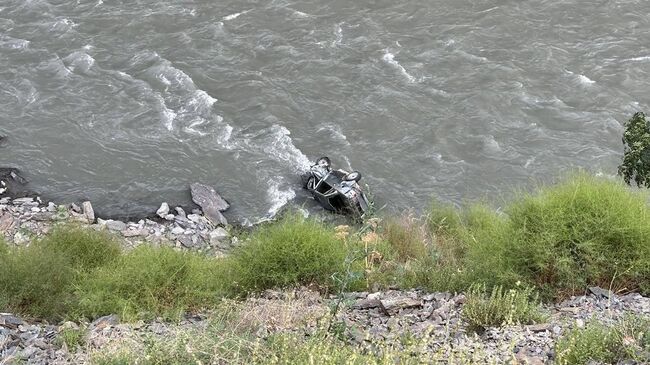 Последствия аварии с участием трех машин в Дагестане. 26 июля 2025