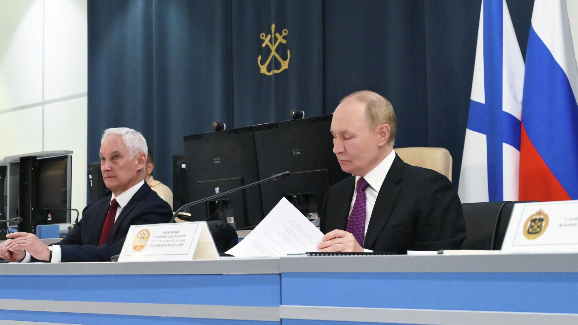 Путин: в современной обстановке отмечать день ВМФ в боевой обстановке правильно