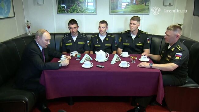 Общение Путина с членами экипажа фрегата «Адмирал Григорович»