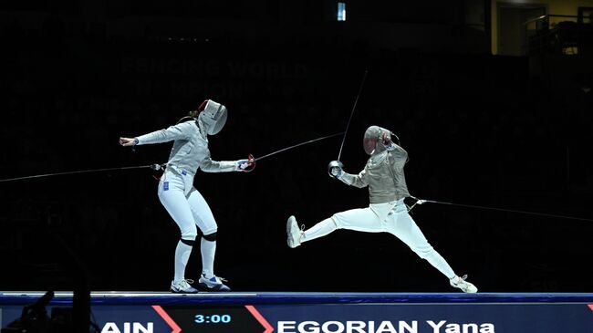 Российская саблистка Яна Егорян победила польку Зузанну Цесляр в финале чемпионата мира по фехтованию в Тбилиси