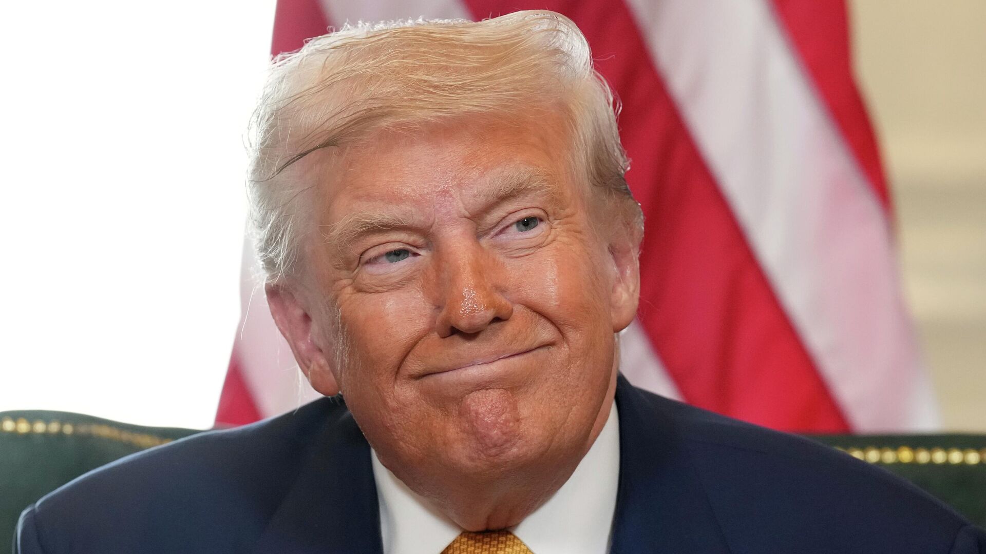 Мартынов: Трамп ориентируется на пиаре и делает то, чего от него ждут