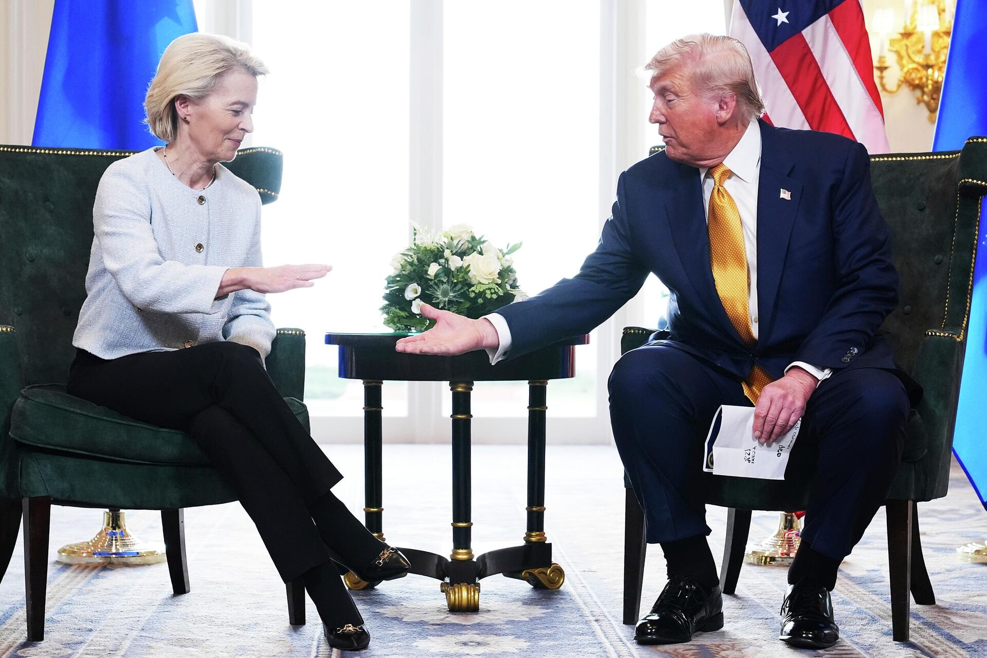 Президент Дональд Трамп США и председатель Европейской комиссии Урсула фон дер Ляйен во время встречи в Шотландии - РИА Новости, 1920, 28.07.2025