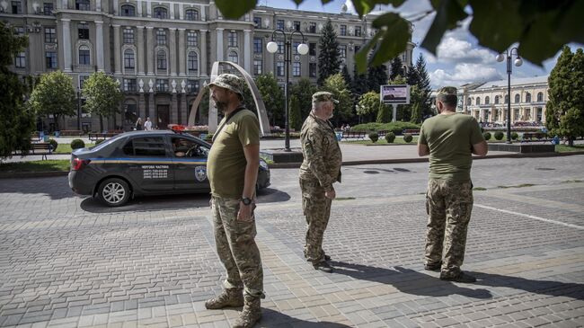 Сотрудники ТЦК патрулируют улицы Харькова, Украина