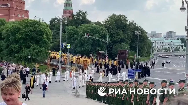 Крестный ход с мощами святого князя Владимира в Москве