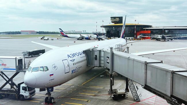 Самолет Boeing 777-300 авиакомпании Аэрофлот в международном аэропорту Шереметьево