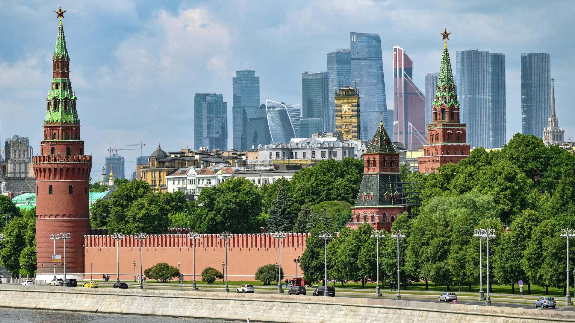 Вид на Кремль, Москву-реку и международный деловой центр Москва-Сити - РИА Новости, 1920, 18.09.2025