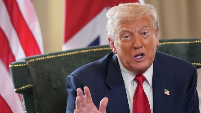 Президент США Дональд Трамп на встрече с премьер-министром Великобритании Киром Стармером в гольф-клубе Trump Turnberry в Шотландии. 28 июля 2025
