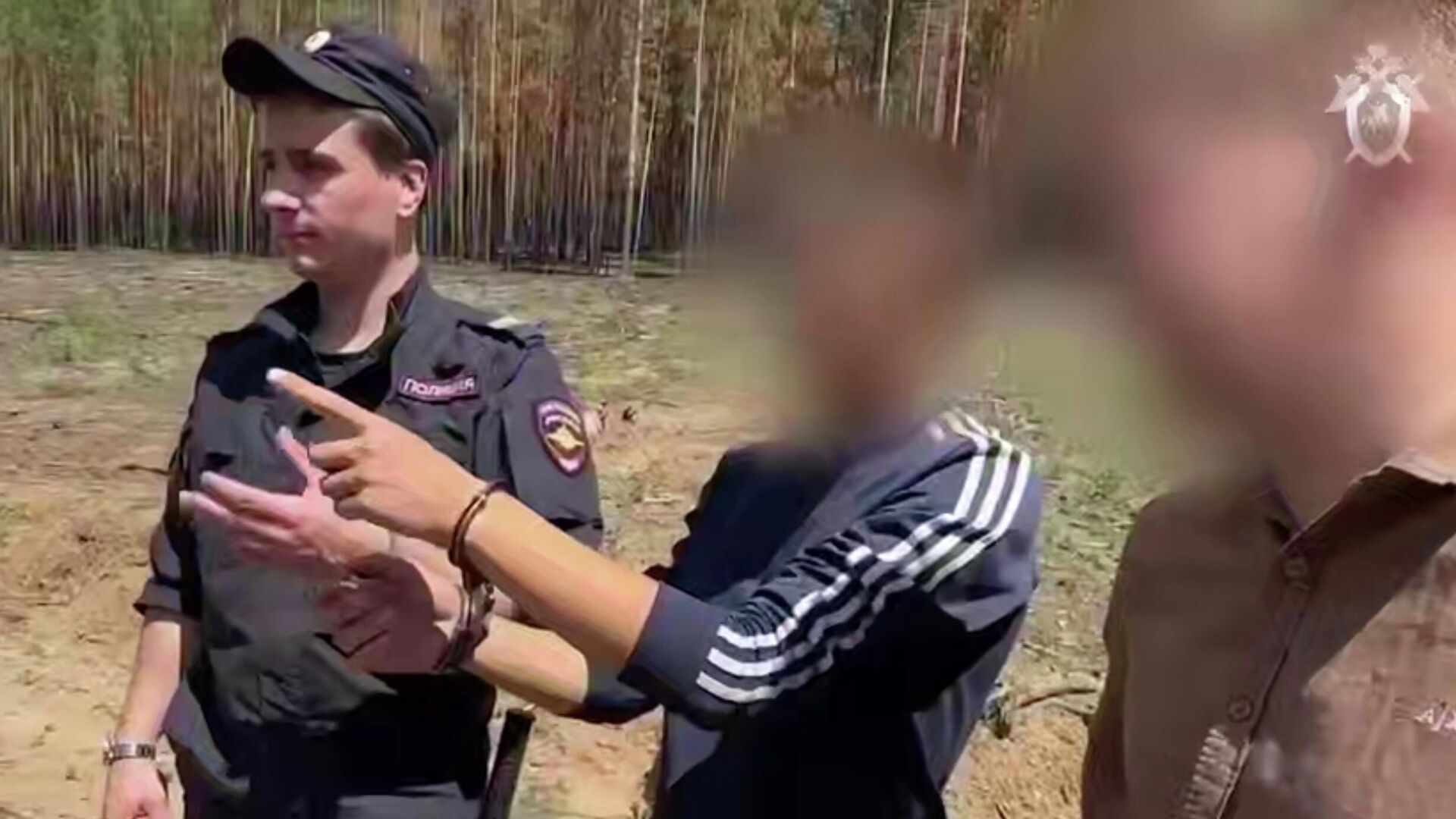 Один из подростков, в отношении которого возбуждено уголовное дело о совершении террористического акта, во время следственных мероприятий. Кадр видео - РИА Новости, 1920, 29.07.2025