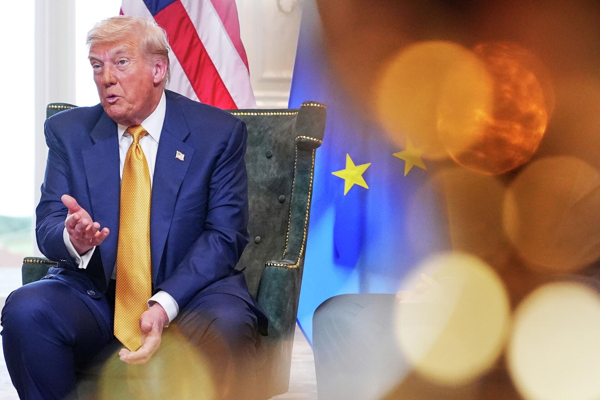 Президент США Дональд Трамп во время встречи с председателем Европейской комиссии Урсулой фон дер Ляйен в Шотландии - РИА Новости, 1920, 06.08.2025