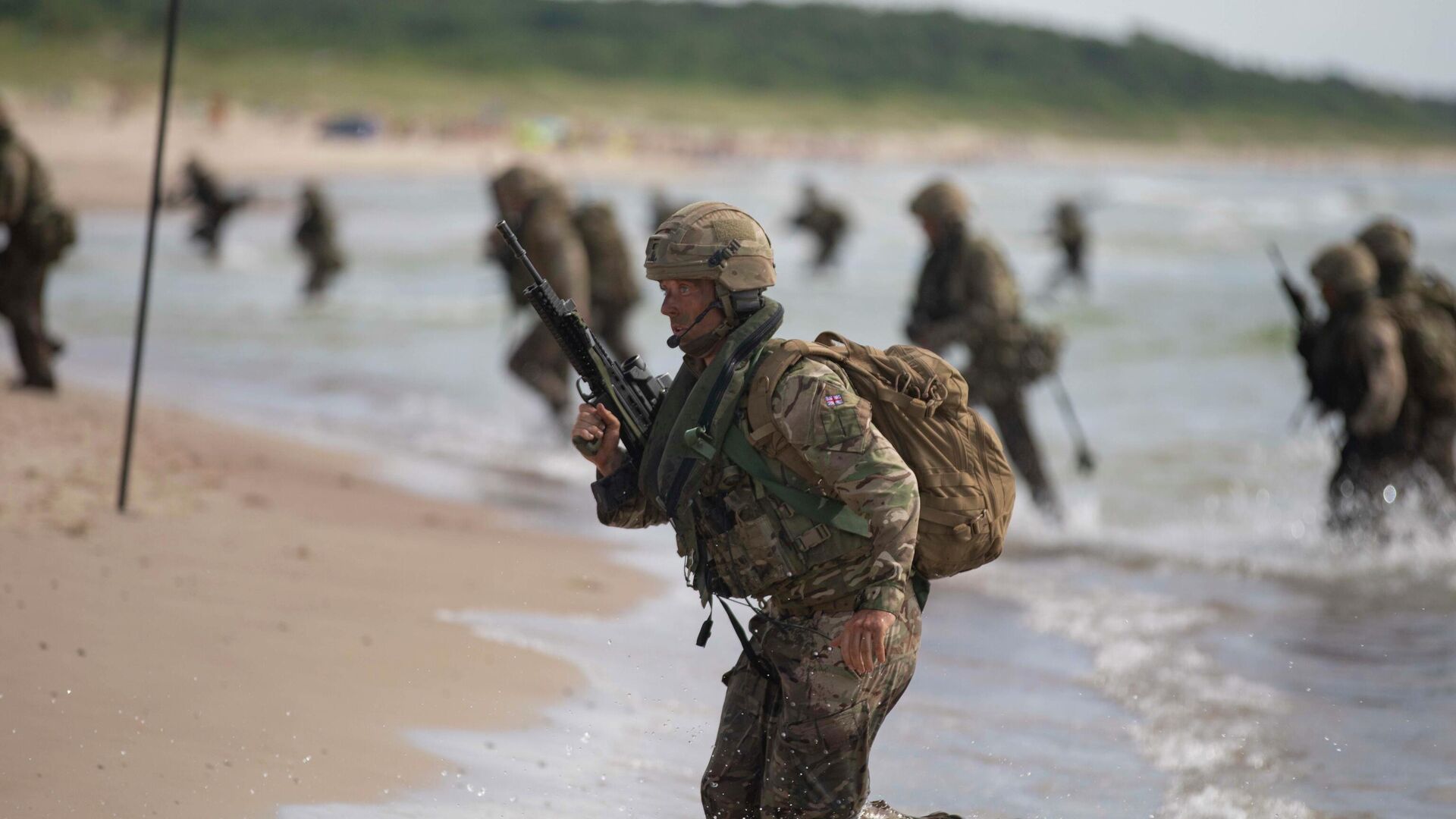 Британские военные во время совместных учений стран НАТО Baltic Operations (Baltops) в Паланге, Литва