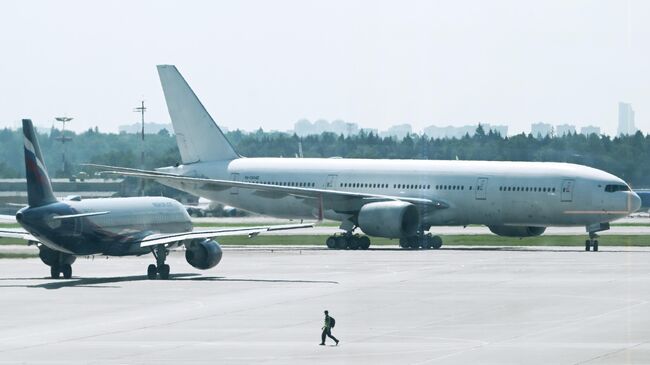 Самолет Boeing 777, совершивший рейс Пхеньян-Москва, в аэропорту Шереметьево