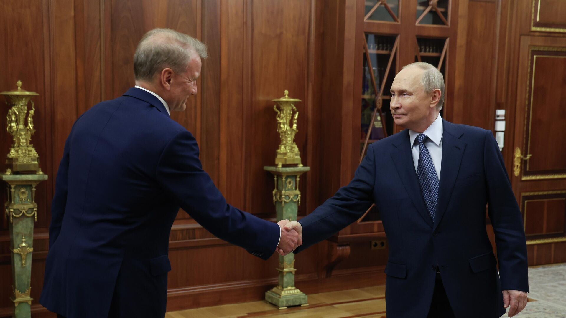 Президент Владимир Путин встретился с главой Сбербанка Германом Грефом - РИА Новости, 1920, 29.07.2025