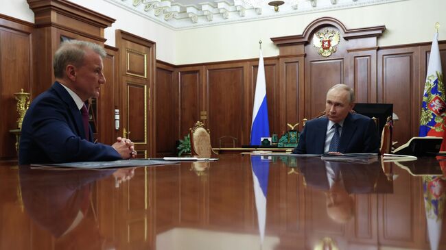 Владимир Путин и Герман Греф во время встречи
