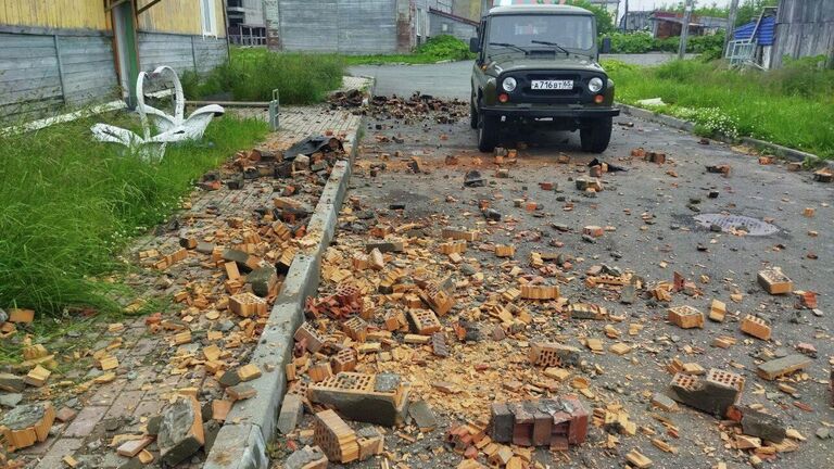 Печные трубы развалились в домах в Северо-Курильске во время сильнейшего землетрясения Печные трубы развалились в домах в Северо-Курильске во время сильнейшего землетрясения