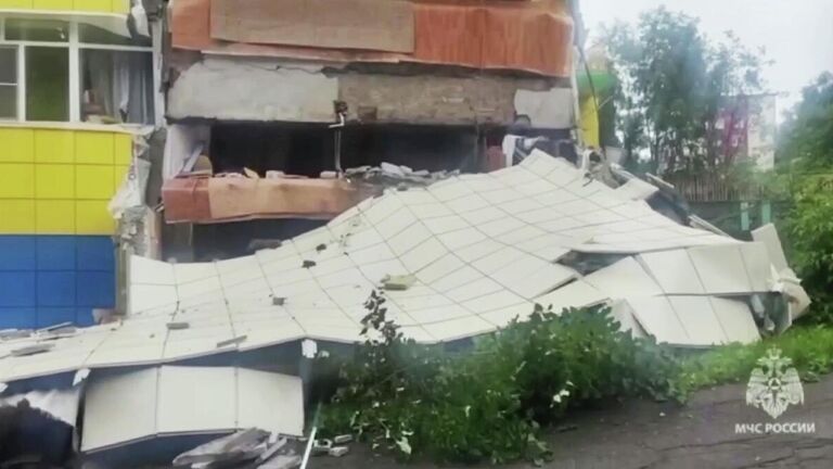 Детский сад в Петропавловске-Камчатском, стены которого обрушились после землетрясения Детский сад в Петропавловске-Камчатском, стены которого обрушились после землетрясения