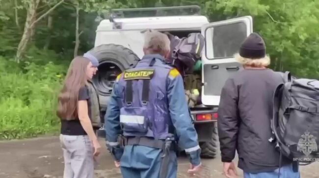 Эвакуация туристов на Камчатке после землетрясения 