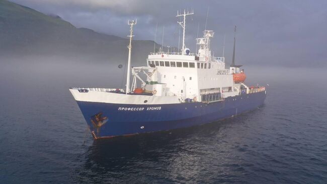 Круизное судно Профессор Хромов 