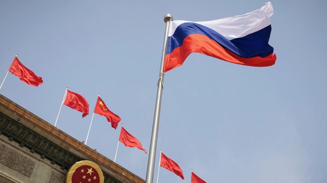 Российский флаг в Пекине