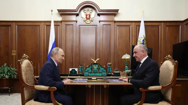 Президент РФ Владимир Путин и глава Карачаево-Черкесской Республики Рашид Темрезов во время встречи