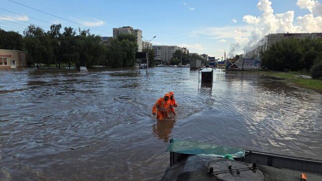 Городские службы устраняются последствия непогоды в Барнауле
