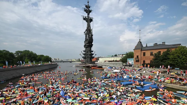 Участники костюмированного сап-фестиваля Вот сап, Москва! в Москве Участники костюмированного сап-фестиваля Вот сап, Москва! в Москве